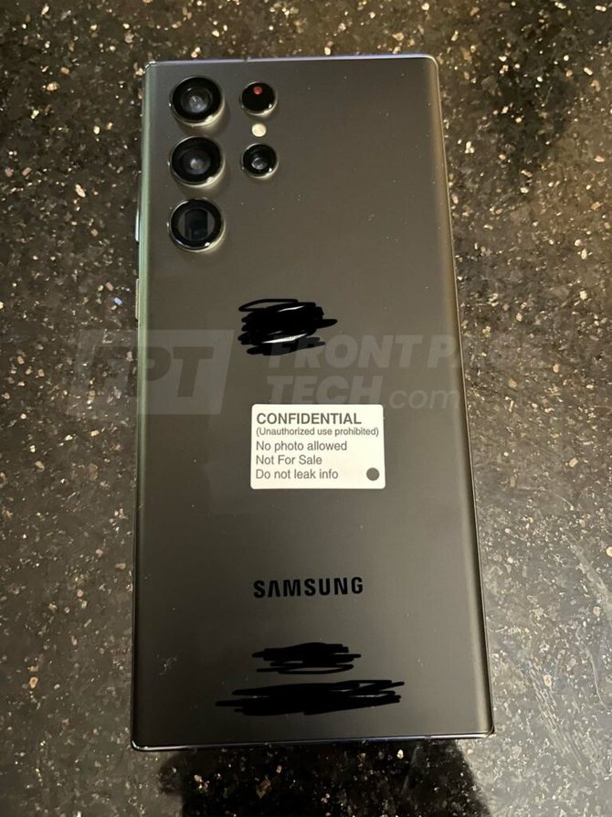 Samsung Galaxy S22 Ultra na pierwszych zdjęciach. Tak wygląda przyszłoroczny flagowiec z rysikiem S Pen [4]