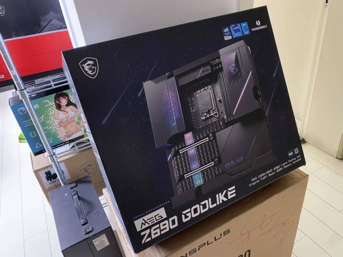 MSI MEG Z690 GODLIKE - pierwsze zdjęcia topowej płyty głównej z chipsetem Intel Z690. W zestawie RAM DDR5 oraz chłodzenie [3]