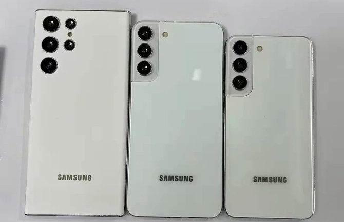 Samsung Galaxy S22 - cała rodzina smartfonów pozuje na pierwszych zdjęciach w dwóch wersjach kolorystycznych [1]