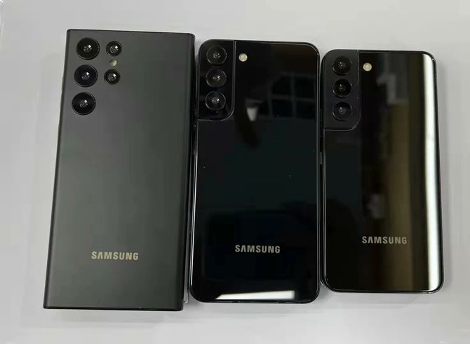 Samsung Galaxy S22 - cała rodzina smartfonów pozuje na pierwszych zdjęciach w dwóch wersjach kolorystycznych [2]