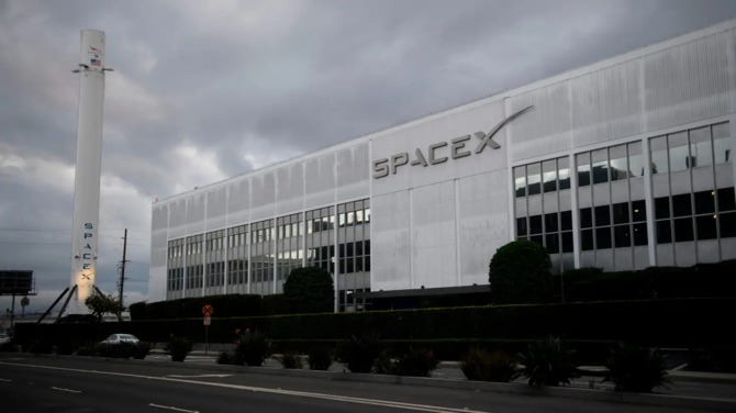 W SpaceX uderzył COVID-19. Firma z największą ilością zakażeń w Los Angeles. Zarażonych 132 pracowników [1]