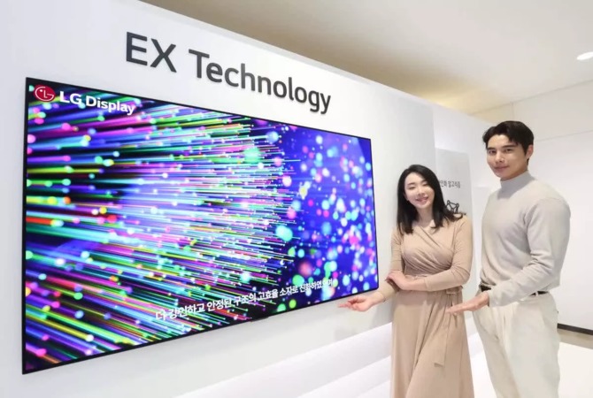 LG OLED EX - nowa generacja samoemisyjnych ekranów zaoferuje o 30% wyższą luminancję dzięki użyciu deuteru, izotopu wodoru [2]