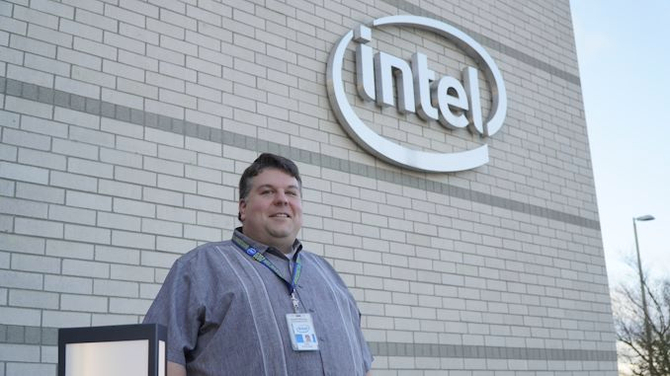 Intel pracował nad nośnikami półprzewodnikowymi z możliwością podkręcania. Pomysł został jednak porzucony [2]