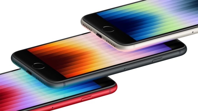 Apple iPhone SE (2022) nie taki słaby? Smartfon ma więcej RAM-u od poprzednika i oferuje czas pracy na poziomie iPhone'a 12 mini [2]