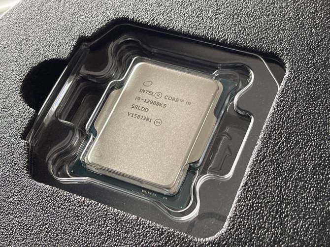 Intel Core i9-12900KS wyprzedza AMD Ryzen 9 5950X w nowych testach wydajności, m.in. w programie Cinebench [3]