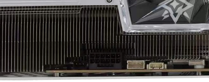 NVIDIA GeForce RTX 3090 Ti ma zawierać w zestawie specjalny adapter dostosowany do gniazda zasilania PCIe 5.0 16-pin [3]