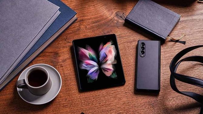 Samsung Galaxy Fold4 na pierwszych renderach. Koreańczycy po raz kolejny posłużyli się funkcją Copy-Paste [1]