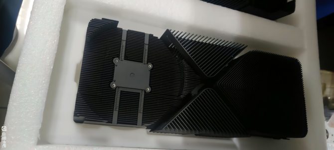 NVIDIA GeForce RTX 4090 Ti - w sieci pojawiły się zdjęcia mające przedstawiać fragmenty masywnego układu chłodzenia [2]