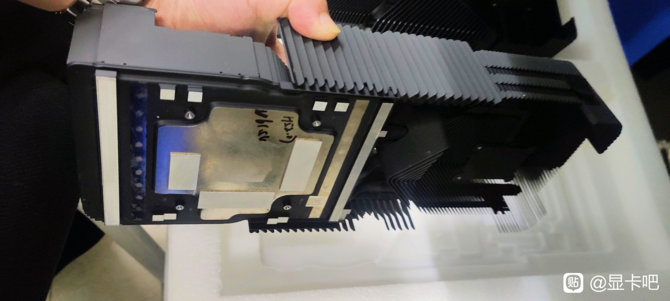 NVIDIA GeForce RTX 4090 Ti - w sieci pojawiły się zdjęcia mające przedstawiać fragmenty masywnego układu chłodzenia [3]