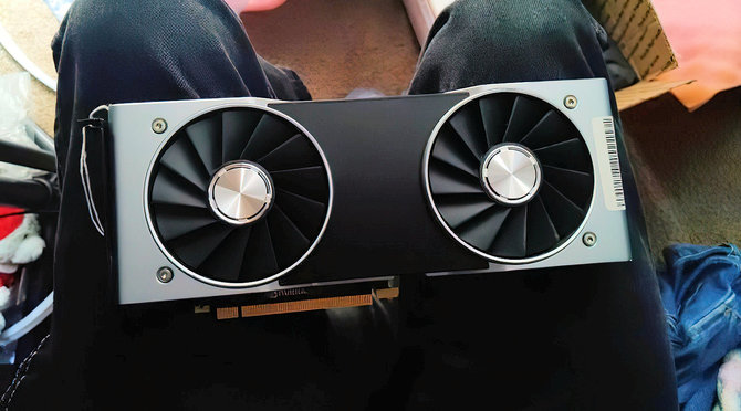 NVIDIA GeForce GTX 2080 - prototyp karty graficznej trafił na eBaya. Możliwe, że pierwotnie tak miał się prezentować flagowy Turing [2]