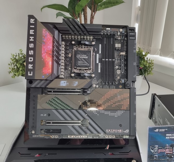 ASUS X670E - tak na żywo prezentują się flagowe płyty główne dla procesorów AMD Ryzen 7000 [nc1]