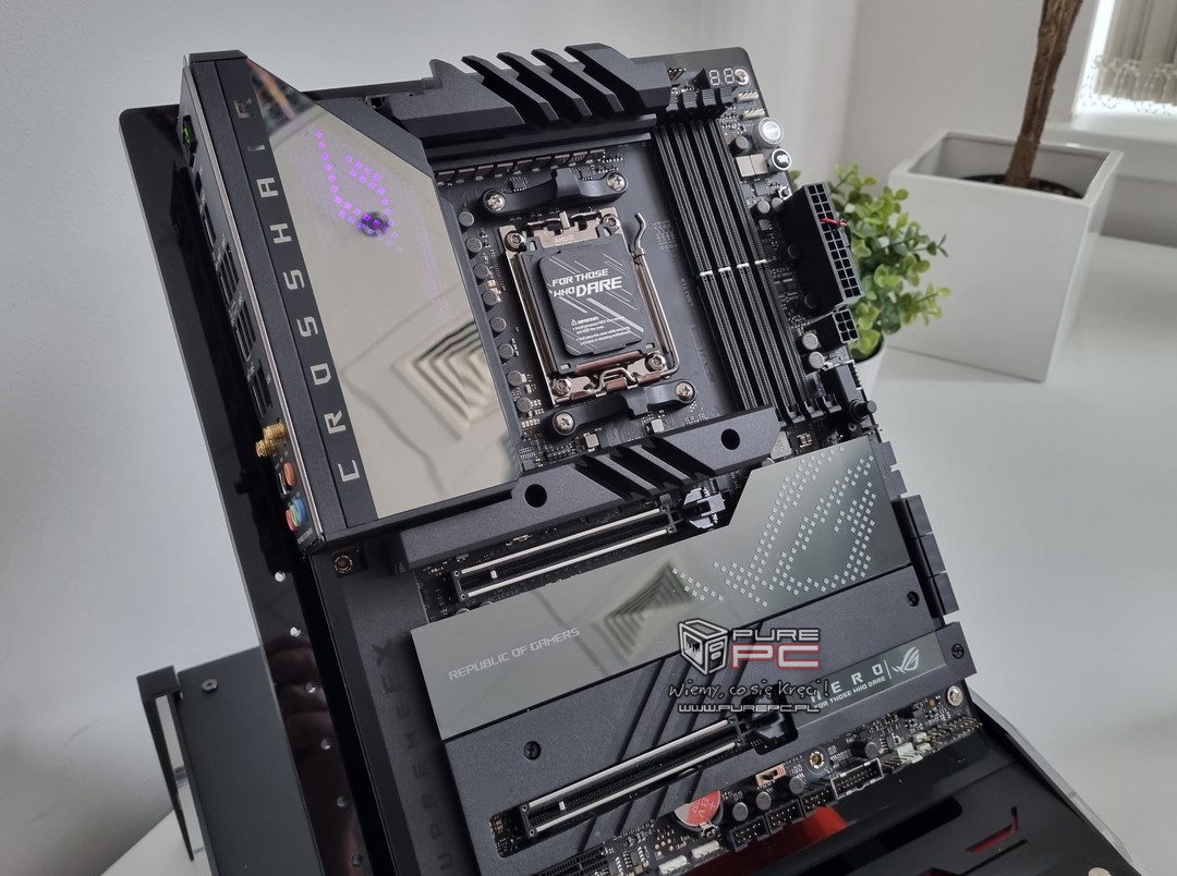 Amd 7 7700 материнская плата. ASUS ROG Crosshair x670e extreme. ASUS ROG Crosshair x670e Hero. Ryzen 7 7700x. Ryzen 7 7600x.