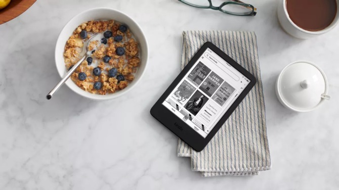 Amazon Kindle (2022) to nowy, podstawowy e-czytnik producenta. USB-C oraz obraz ostry jak w modelu Paperwhite [1]