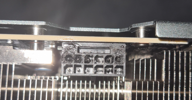 16-pinowe złącze zasilania do GeForce'a RTX 4090 stanęło w płomieniach i uszkodziło kartę graficzną. Co mogło być przyczyną? [2]