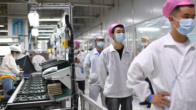 Pracownicy chińskiej fabryki Foxconn rozpoczęli bunt, więc rząd zdalnie zmienił kod ich paszportów covidowych na czerwony [1]