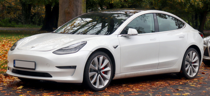 Tesla Model 3 jest podobno w trakcie przeprojektowywania. Możliwe, że auto będzie jeszcze tańsze [1]