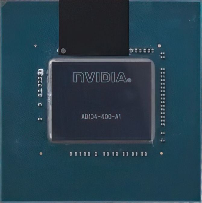 NVIDIA AD104 - rdzeń dla karty graficznej GeForce RTX 4070 Ti uchwycony na pierwszym zdjęciu. Jest znacznie mniejszy od GA104 [4]