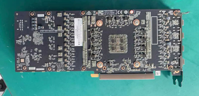 NVIDIA GeForce RTX 4090 w wersji z turbiną rzeczywiście istnieje. Układ trafił do sprzedaży [2]