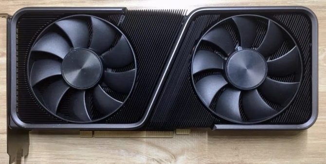 NVIDIA GeForce RTX 3070 Ti 16 GB - karta graficzna rzeczywiście była w planach producenta. Oto jej prototyp [4]