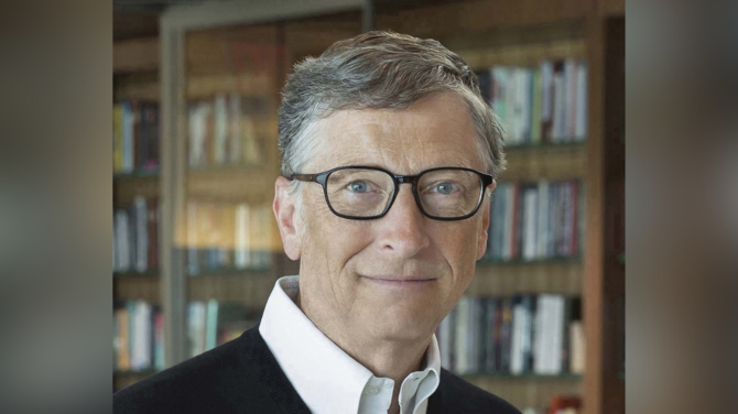 Bill Gates revealed which smartphone model he uses as a daily tool for work and entertainment [1]