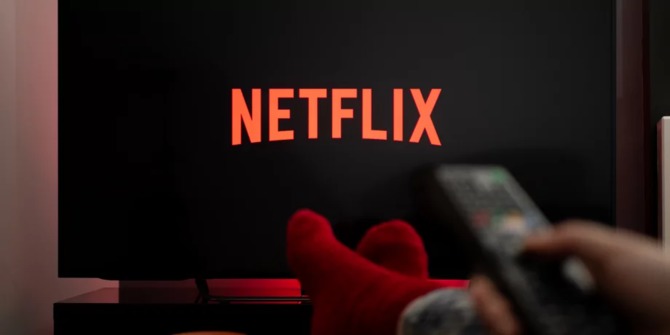 Kiedy Netflix wprowadzi utrudnienia w dzieleniu konta między użytkownikami spoza jednego gospodarstwa domowego?  [2]