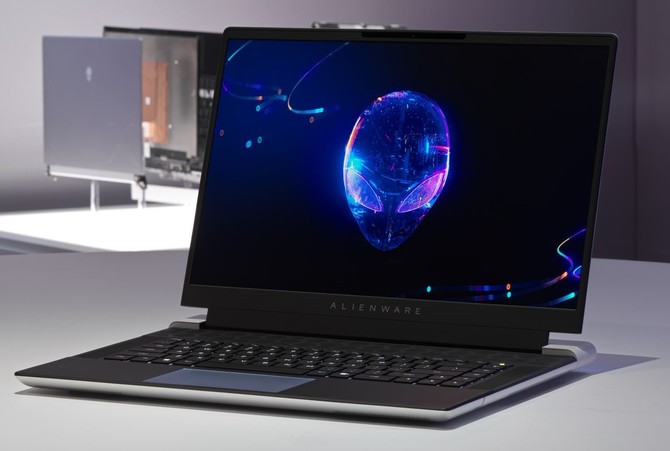 Dell Alienware x16 będzie oferowany również z procesorami AMD Ryzen 7040 Phoenix oraz układami NVIDIA GeForce RTX 4000 [1]