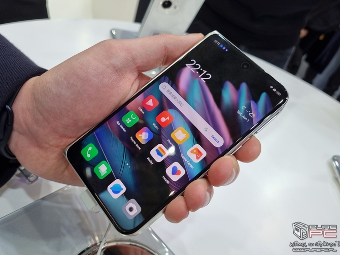 Oppo Find N2 oraz Oppo Find N2 Flip pozują do zdjęć na MWC. Jeden ze składanych modeli trafił właśnie do polskich sklepów [nc1]