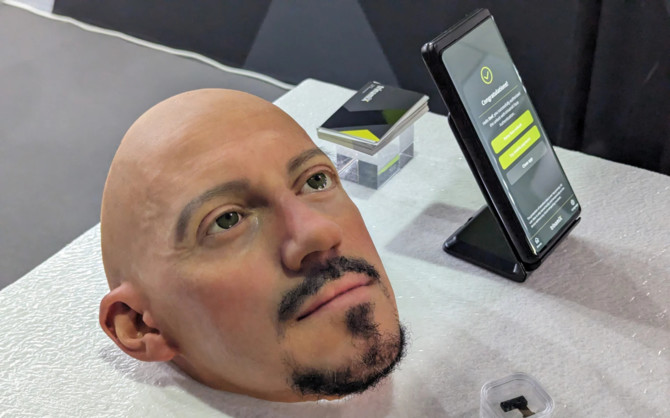 Firma trinamiX prezentuje innowacyjny czujnik pod ekranem, który wykrywa prawdziwą skórę. Nie oszukasz go byle zdjęciem [3]