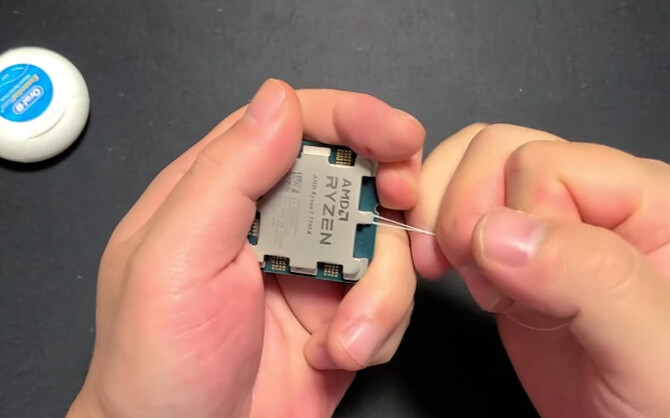 AMD Ryzen 7 7700X oskalpowany za pomocą prostej metody. Do procesu wykorzystano narzędzia, które każdy ma w domu [1]