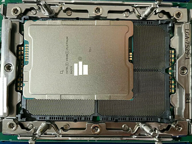 Intel Granite Rapids i Sierra Forest - wyciekło kolejne zdjęcie podstawki LGA 7529, przeznaczonej dla procesorów serwerowych [1]