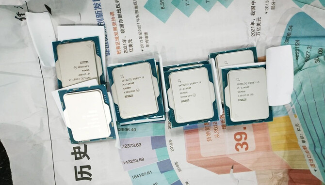 Chiny - mężczyzna próbował przemycić przez granicę bardzo dużą liczbę układów Intel Core i5-13400F. Dosłownie się nimi okleił [2]