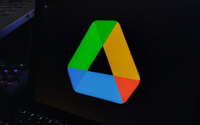 There will be no limit on the number of files in Google Drive.  The giant withdraws the controversial changes [1]