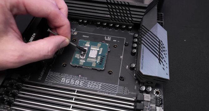 AMD Ryzen 7000 - znany overclocker przygotował własny układ chłodzenia. Można liczyć na bardzo dobrą wydajność [4]