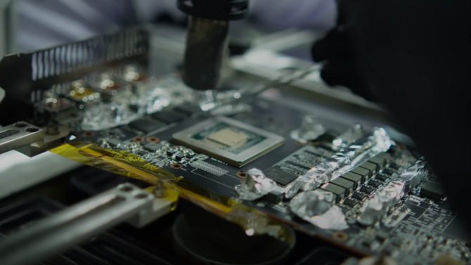 AMD Radeon RX 5600 XT jest w stanie współpracować z 12 GB pamięci VRAM. Modyfikacja zakończyła się sukcesem [1]