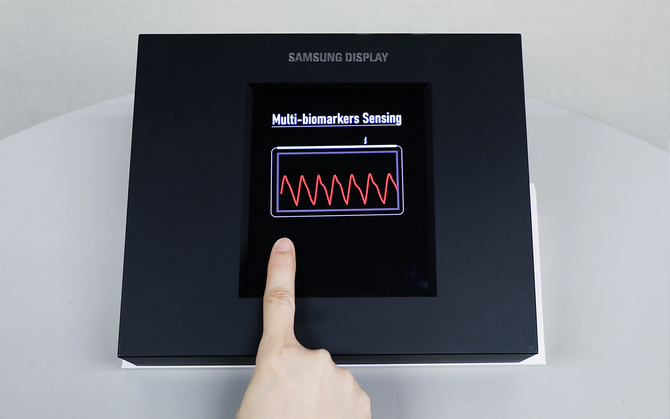 Sensor OLED - Samsung opracował wyświetlacz OLED z wbudowanym czytnikiem linii papilarnych oraz pomiarem pulsu [2]