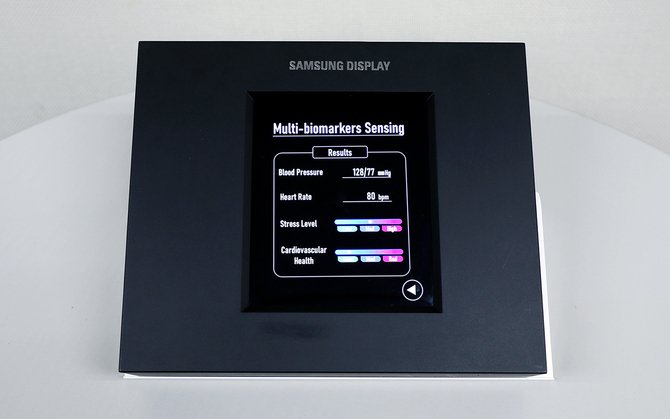 Sensor OLED - Samsung opracował wyświetlacz OLED z wbudowanym czytnikiem linii papilarnych oraz pomiarem pulsu [3]