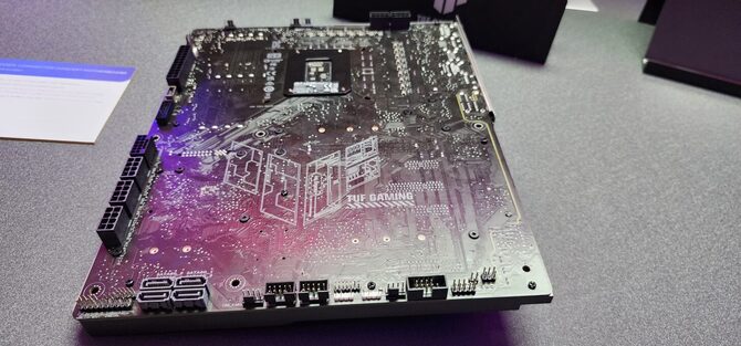 ASUS GeForce RTX 4070 Megalodon - karta graficzna Ada Lovelace z oryginalnym systemem zasilania [6]