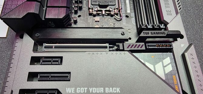 ASUS GeForce RTX 4070 Megalodon - karta graficzna Ada Lovelace z oryginalnym systemem zasilania [7]