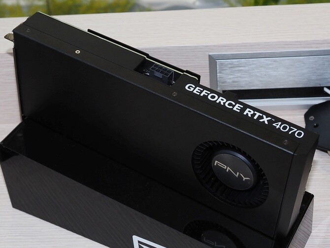 PNY GeForce RTX 4070 Blower Edition - karta graficzna z minimalistycznym chłodzeniem w starym stylu [1]