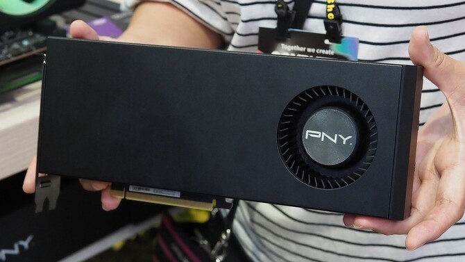 PNY GeForce RTX 4070 Blower Edition - karta graficzna z minimalistycznym chłodzeniem w starym stylu [6]