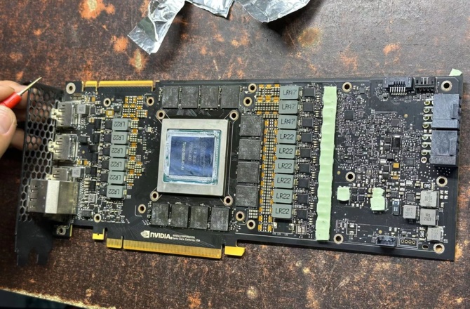 NVIDIA GeForce RTX 2080 Ti - karta graficzna po modyfikacji jest w stanie obsłużyć 44 GB pamięci VRAM [4]