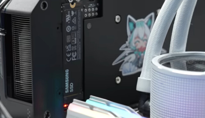 NVIDIA GeForce RTX 4060 Ti - ASUS prezentuje prototyp karty graficznej ze slotami na nośniki SSD M.2 [3]