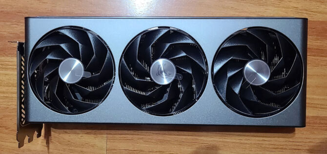 Sapphire Radeon RX 7900 GRE NITRO+ - niereferencyjna karta graficzna z 16 GB VRAM na pierwszych zdjęciach [4]