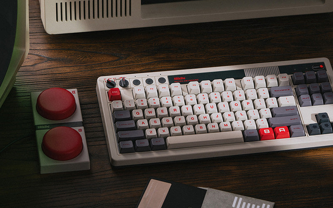 8BitDo Retro Mechanical Keyboard - mechaniczna klawiatura w formacie TKL, która przypadnie do gustu fanom retro konsol [3]