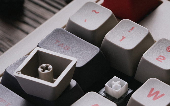 8BitDo Retro Mechanical Keyboard - mechaniczna klawiatura w formacie TKL, która przypadnie do gustu fanom retro konsol [5]