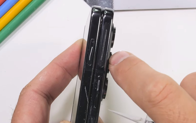 Samsung Galaxy Z Fold5 poddany ekstremalnym testom. Jak wytrzymały jest flagowy składany smartfon? [4]