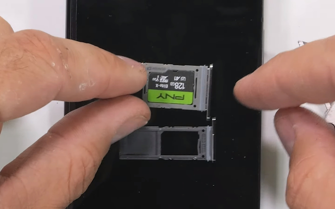 Samsung Galaxy Z Fold5 poddany ekstremalnym testom. Jak wytrzymały jest flagowy składany smartfon? [6]