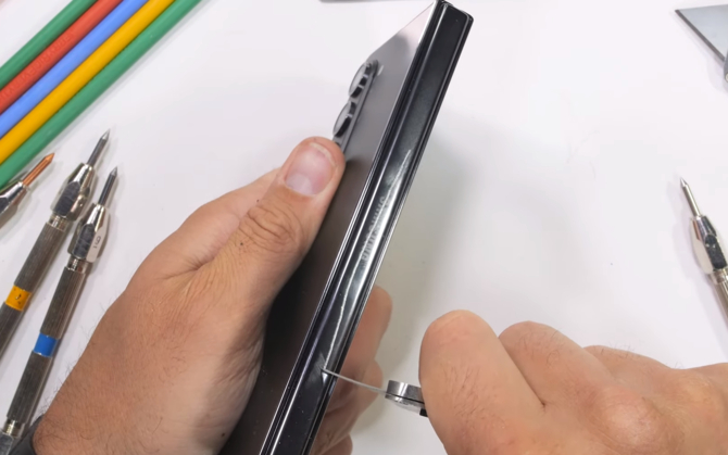 Samsung Galaxy Z Fold5 poddany ekstremalnym testom. Jak wytrzymały jest flagowy składany smartfon? [9]
