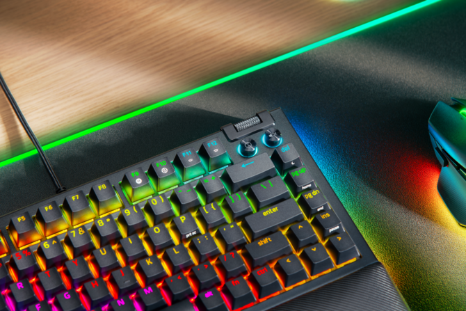 Razer BlackWidow V4 75% - uszczelniona, wyciszona klawiatura oferująca szybką wymianę przełączników [2]