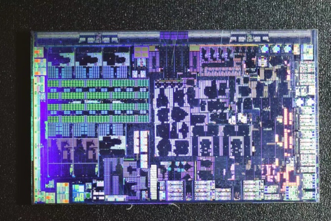 AMD Phoenix 2 - opublikowano zdjęcie procesora z hybrydową konfiguracją rdzeni. Do jakiego typu sprzętu może trafić nowe APU? [2]